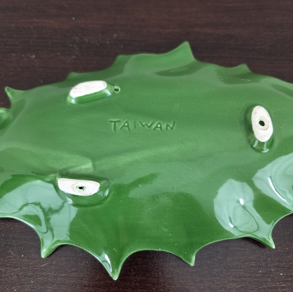 Ceramic Holly Leaf Christmas Dish With Berries Vintage Christmas Green & Red 70s - Picture 9 of 9